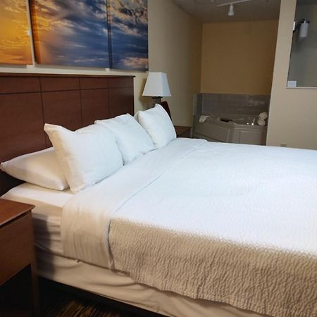 Days Inn & Suites By Wyndham Fargo 19Th Ave/Airport Dome Dış mekan fotoğraf