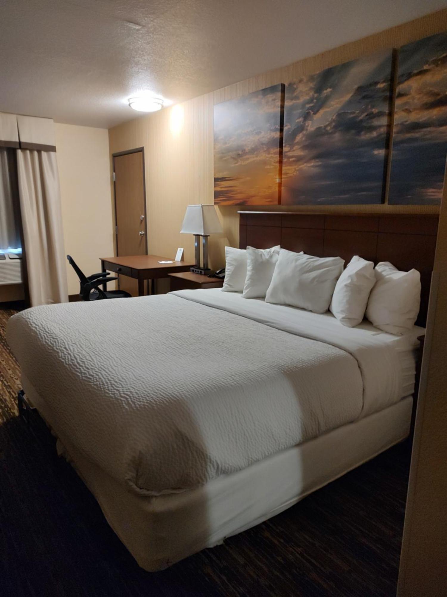 Days Inn & Suites By Wyndham Fargo 19Th Ave/Airport Dome Dış mekan fotoğraf