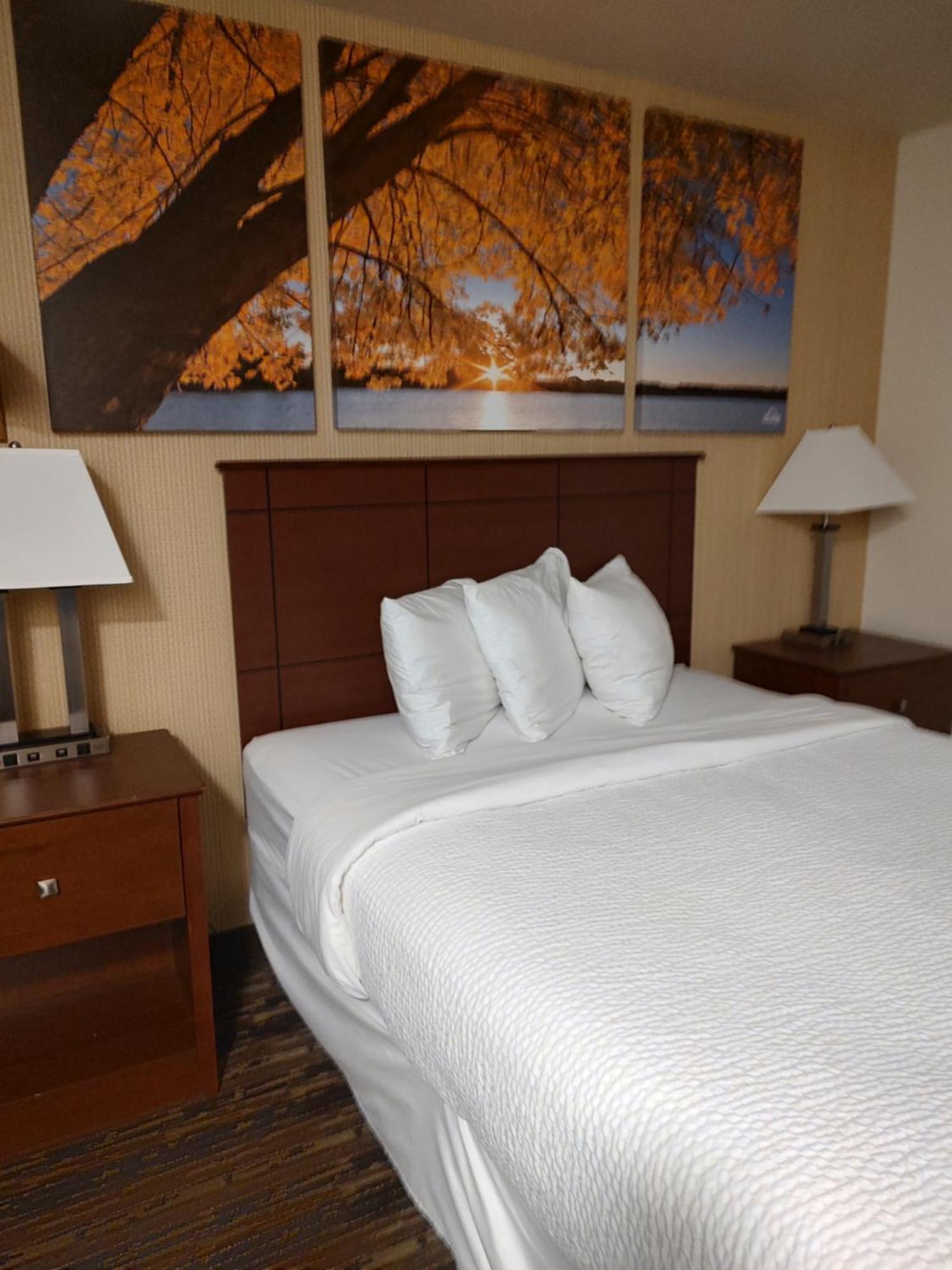 Days Inn & Suites By Wyndham Fargo 19Th Ave/Airport Dome Dış mekan fotoğraf