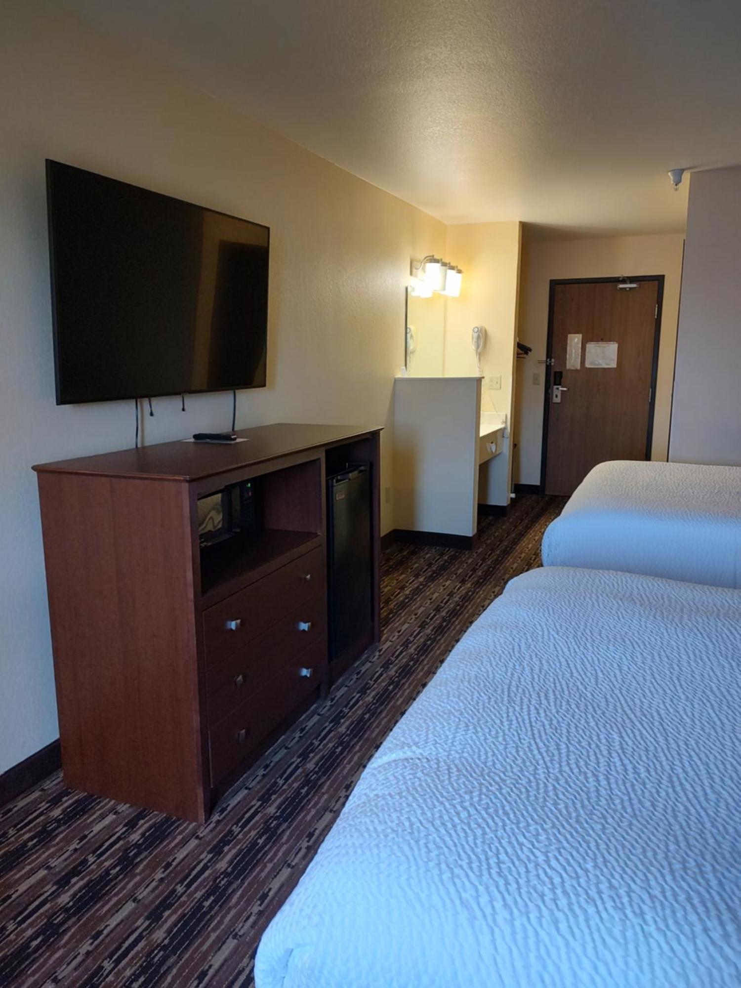 Days Inn & Suites By Wyndham Fargo 19Th Ave/Airport Dome Dış mekan fotoğraf